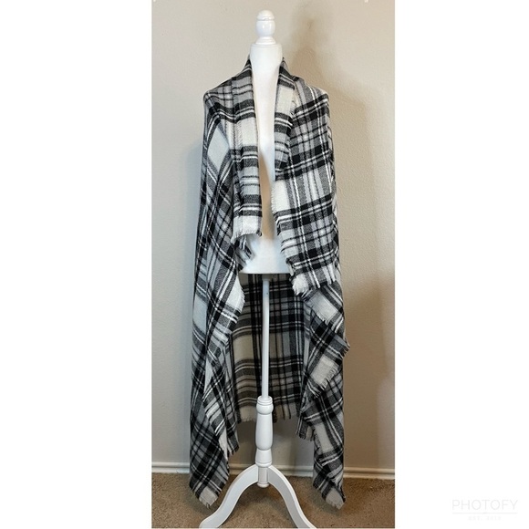 ModCloth Black Plaid Blanket Scarf 54” x 56” - Picture 3 of 7